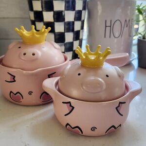 Cute “Hey Juzu” King Pig Ceramic Casserole Pot W/ Lid Set Of 2